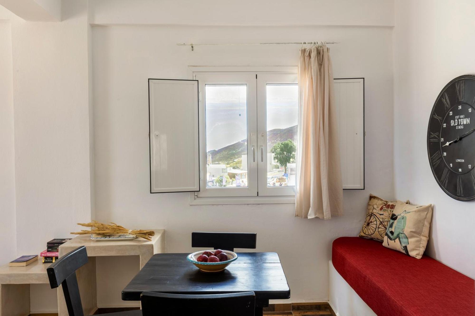 Utopoia * Oia (Santorini)